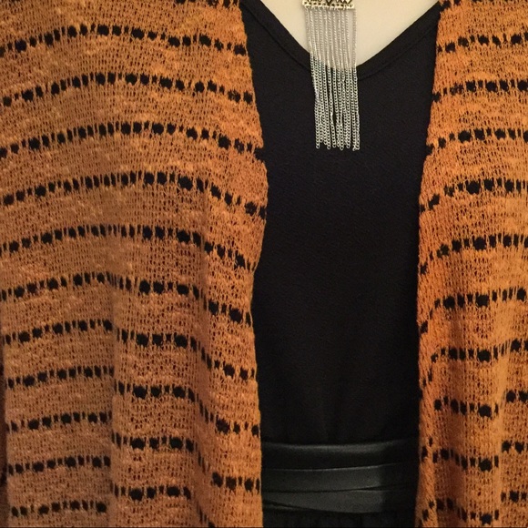 ❌SOLD❌LuLaRoe Lindsay Medium NWT❣️ - Picture 4 of 8